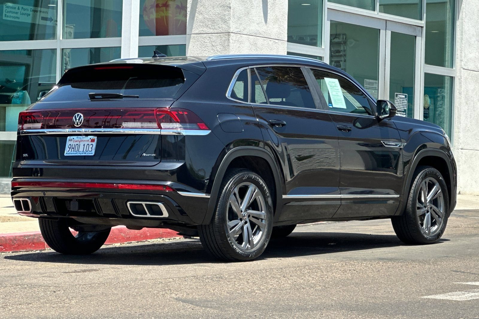 Used 2024 Volkswagen Atlas Cross Sport SEL R-Line AWD/4WD image 4