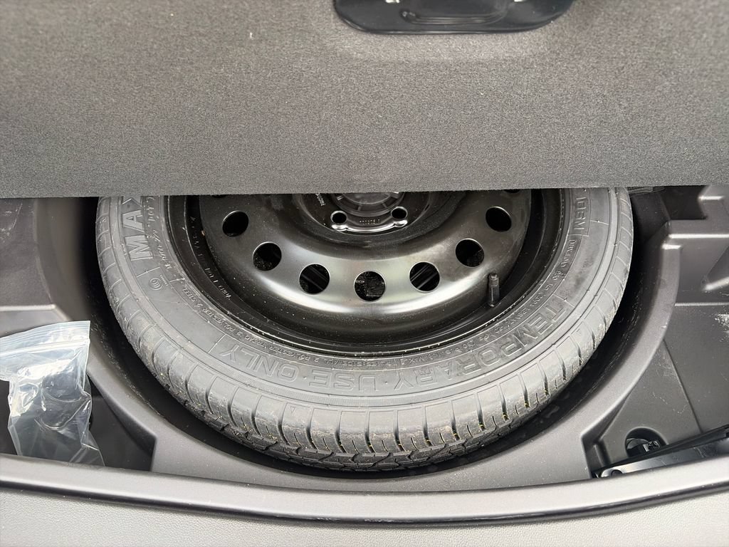 Certified 2025 Buick Envision Sport Touring AWD/4WD image 32