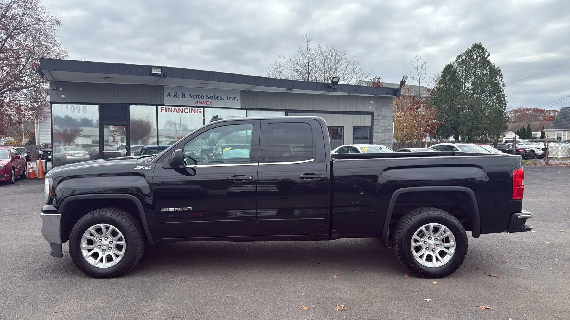 Used 2016 GMC Sierra 1500 SLE w/ SLE Value Package image 4