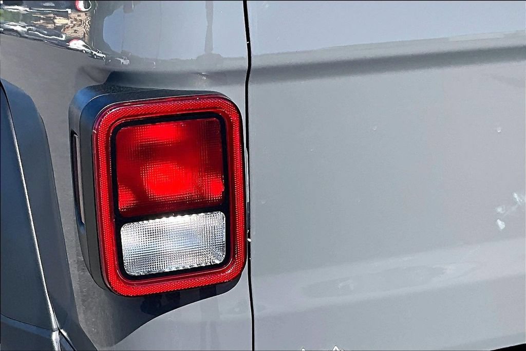 Used 2023 Jeep Gladiator Sport AWD/4WD image 30