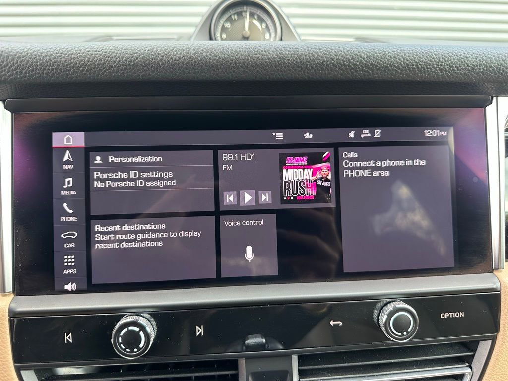 Certified 2024 Porsche Macan image 30