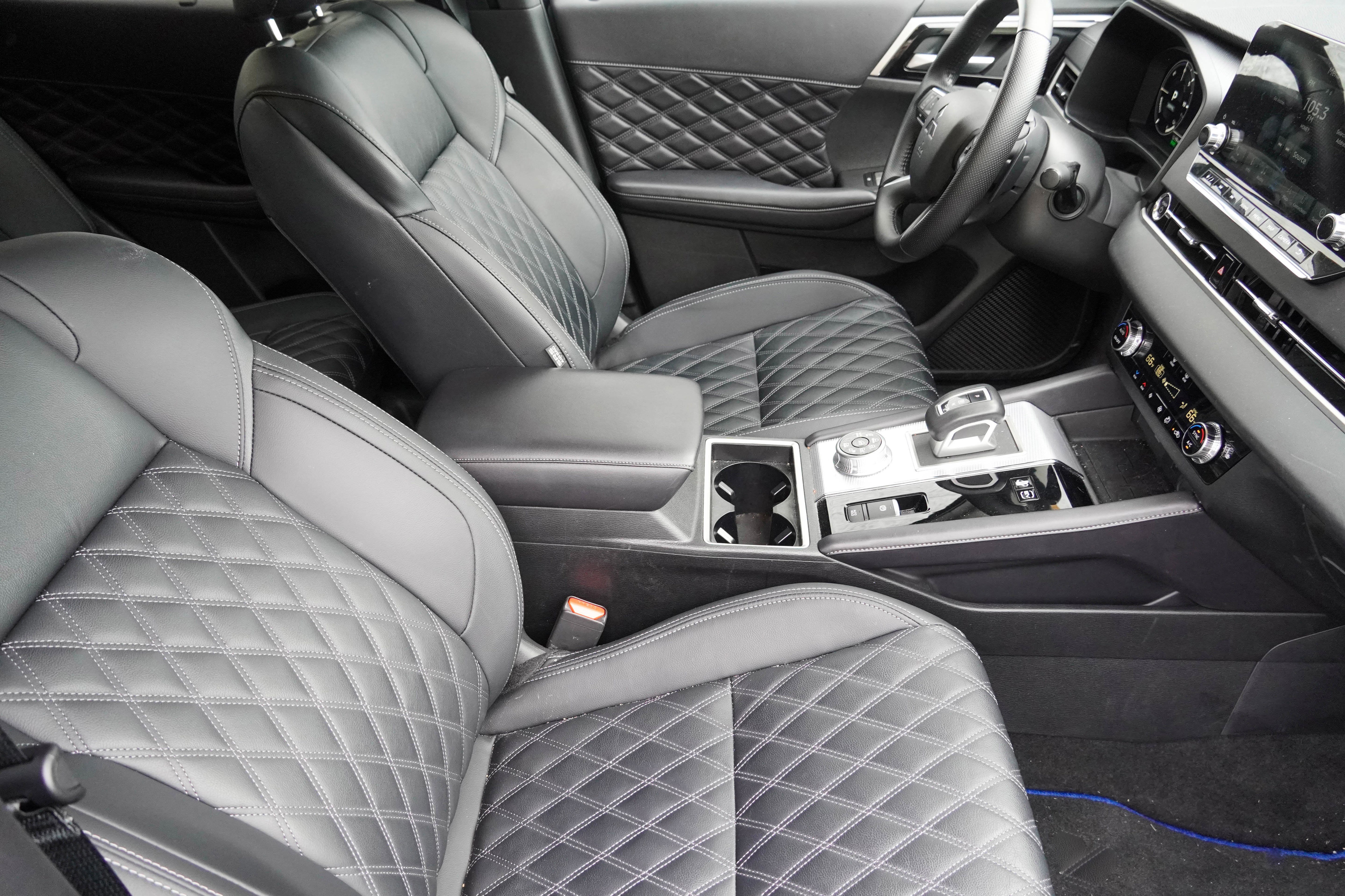 Used 2024 Mitsubishi Outlander 4WD Plug-In Hybrid image 13