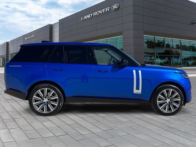 Used 2025 Land Rover Range Rover Autobiography image 6