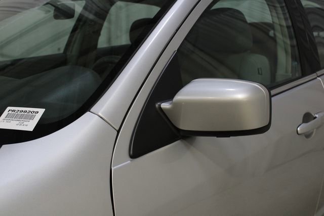 Used 2011 Ford Fusion SE FWD image 32