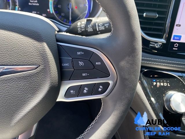 Used 2026 Chrysler Pacifica Limited FWD image 36