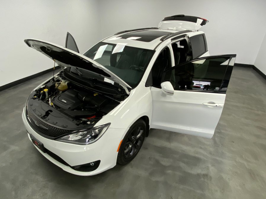 Used 2018 Chrysler Pacifica Limited w/ S Appearance Package FWD image 50