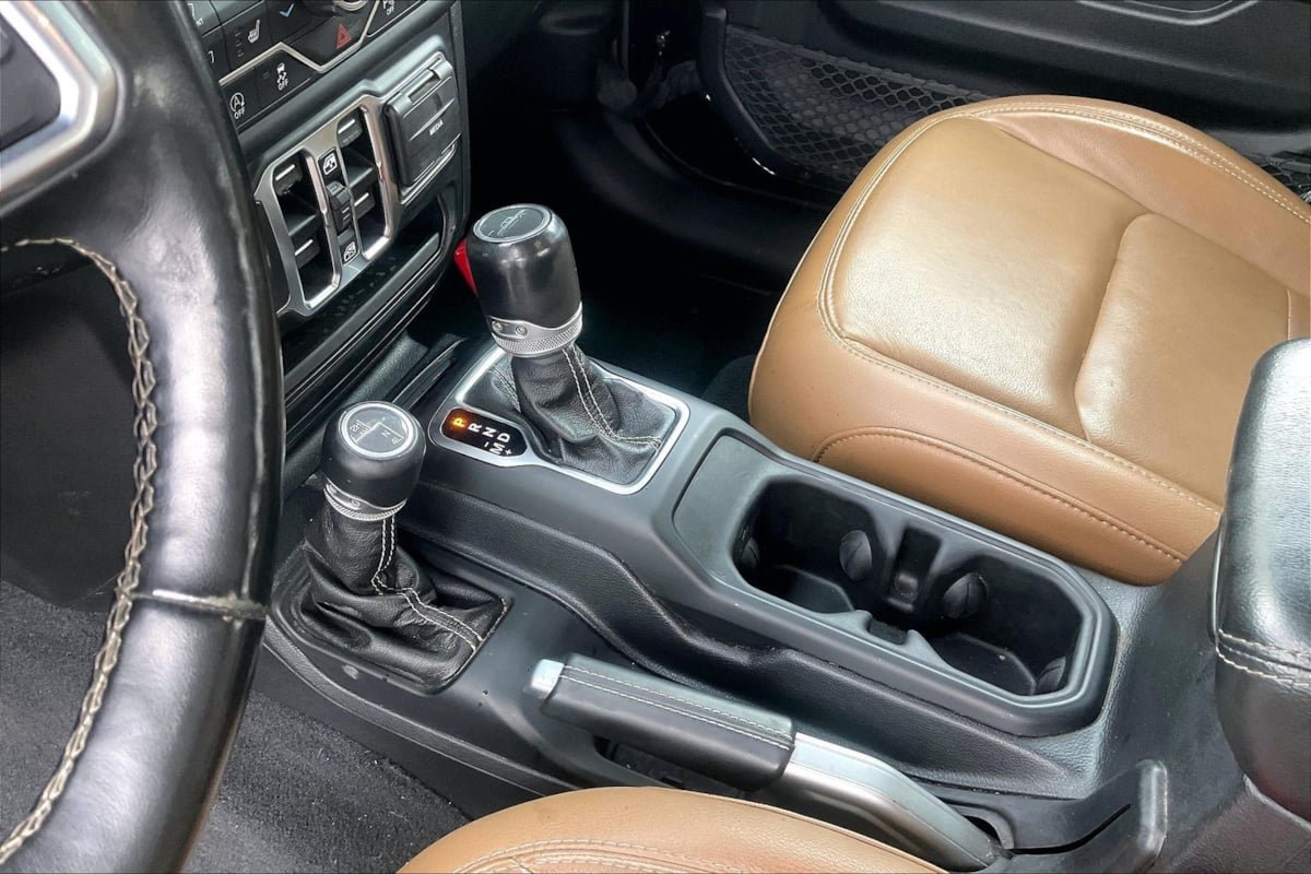 Used 2020 Jeep Gladiator Overland AWD/4WD image 15