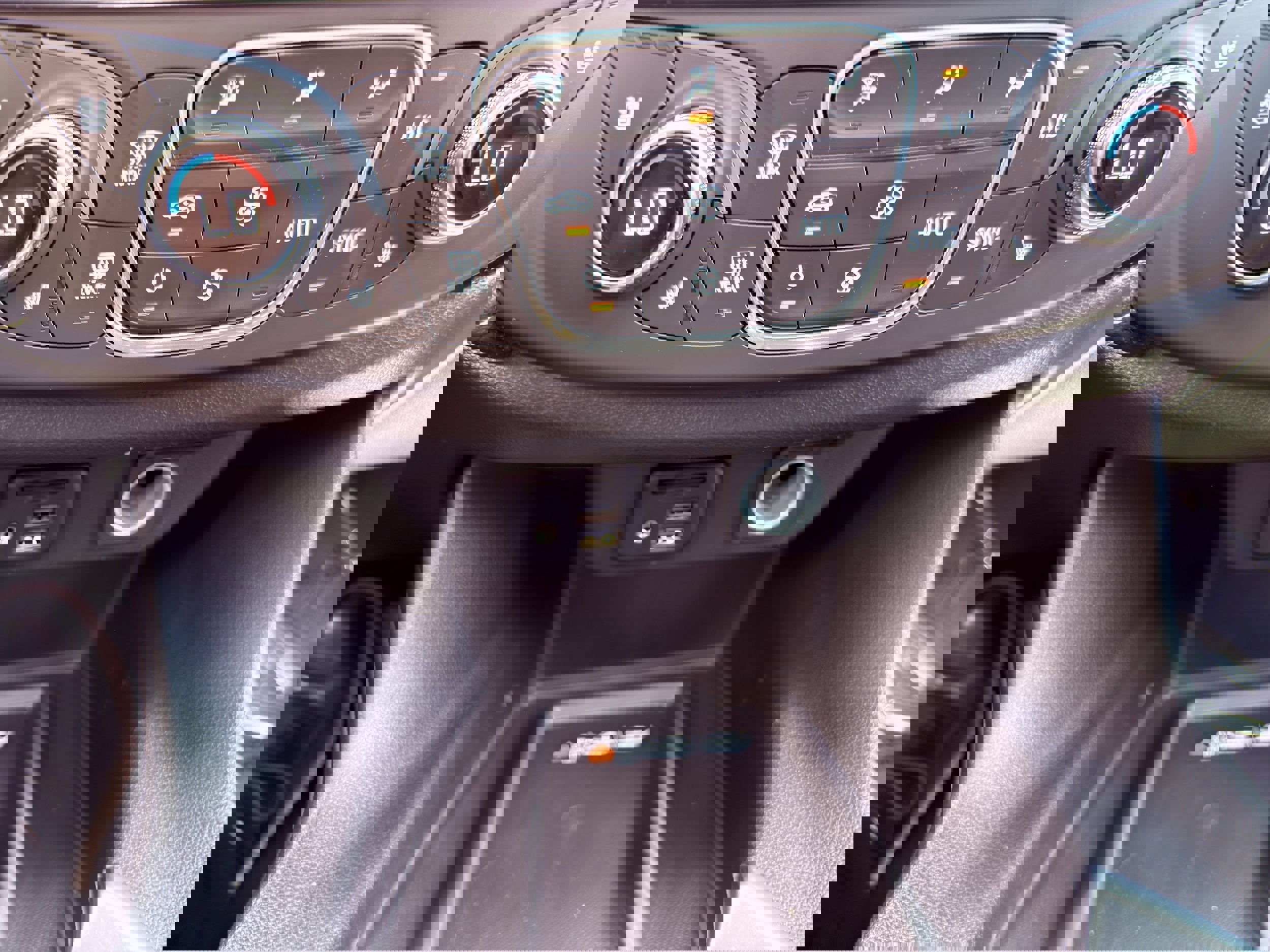 Used 2022 Chevrolet Traverse Premier w/ Redline Edition AWD/4WD image 34