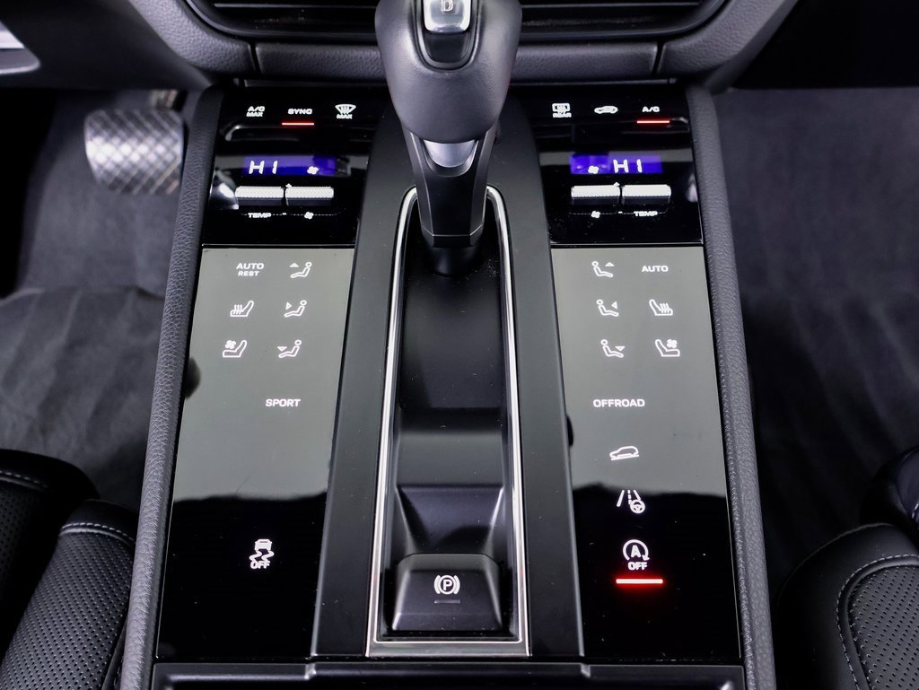 Used 2025 Porsche Macan image 18