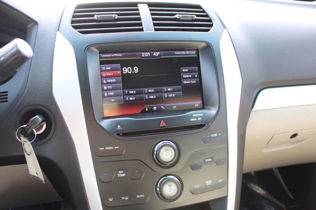 Used 2015 Ford Explorer XLT w/ Equipment Group 202A image 13