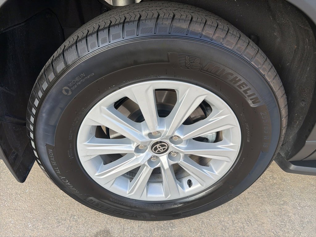 Used 2024 Toyota Grand Highlander XLE image 11