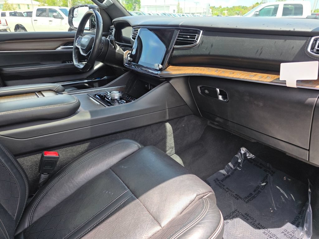 Used 2022 Jeep Grand Wagoneer Series II AWD/4WD image 14