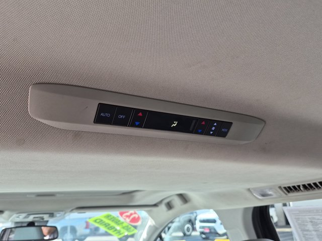 Used 2023 Toyota Sienna XLE FWD image 17