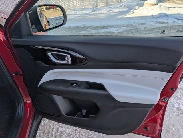 Used 2024 Jeep Compass Limited image 33