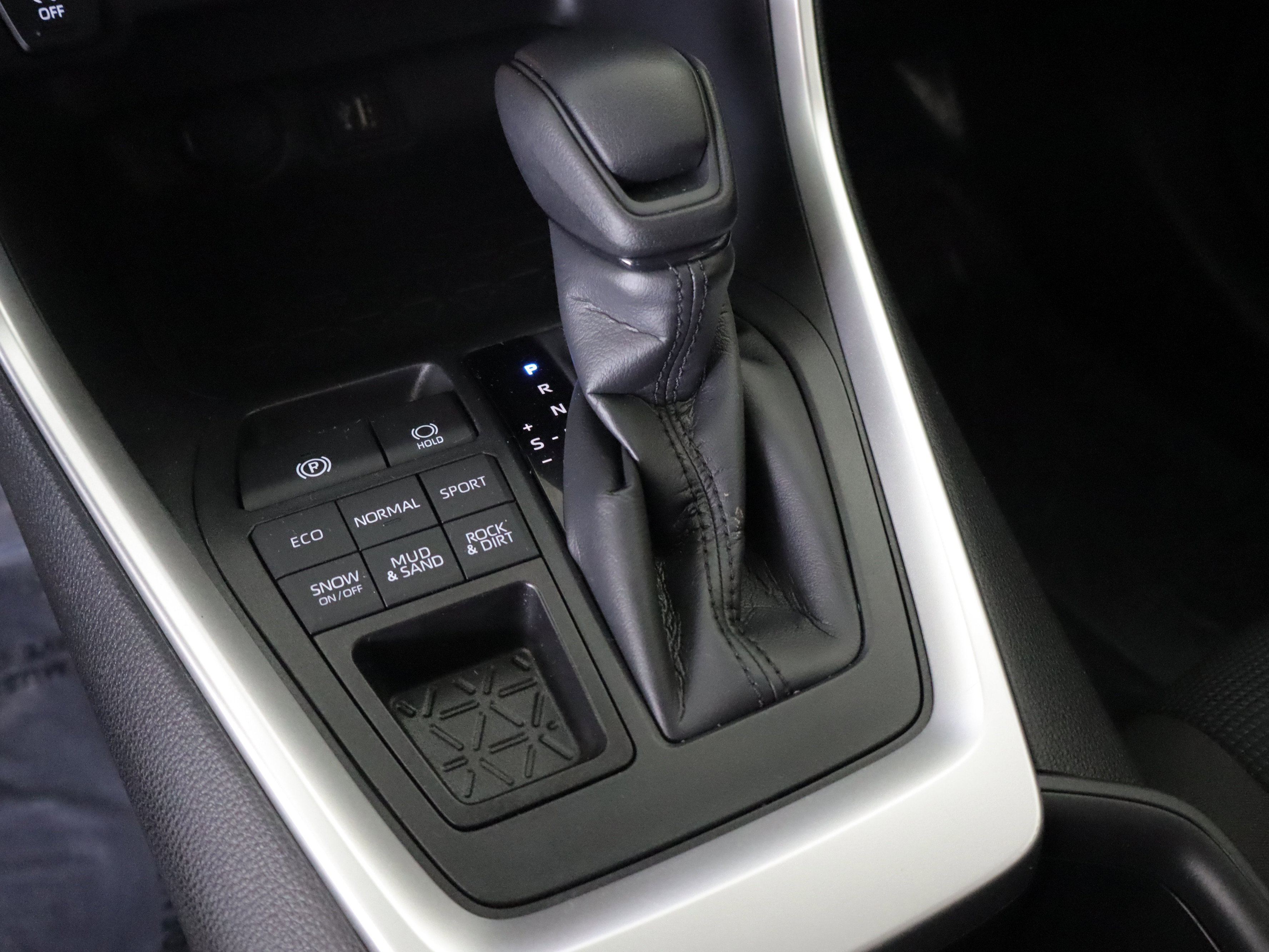 Used 2025 Toyota RAV4 LE image 16