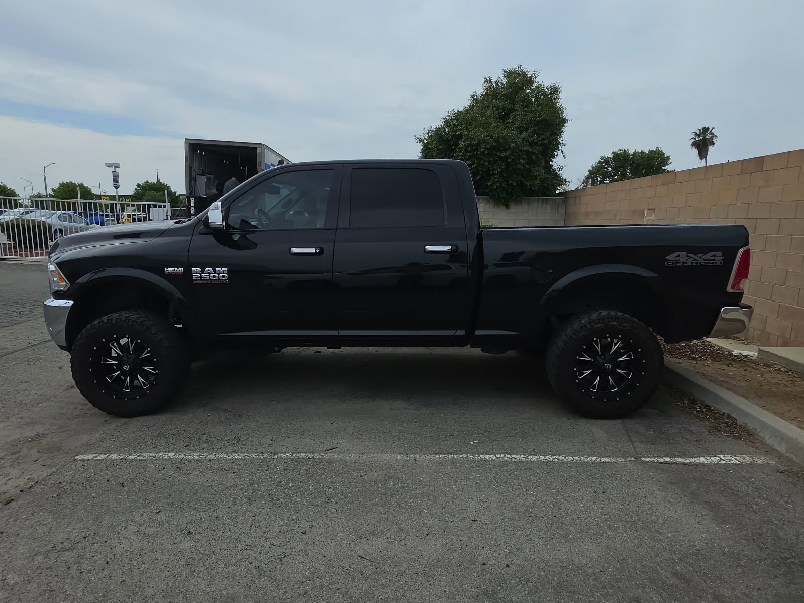 Used 2018 RAM 2500 Laramie w/ Off Road Package AWD/4WD image 3
