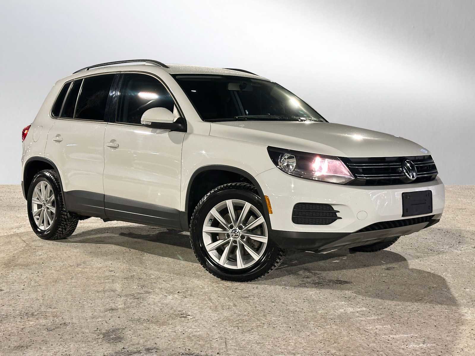 Used 2017 Volkswagen Tiguan S image 1