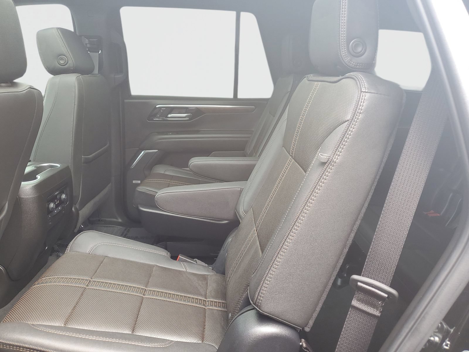 Used 2025 Chevrolet Tahoe High Country AWD/4WD image 12