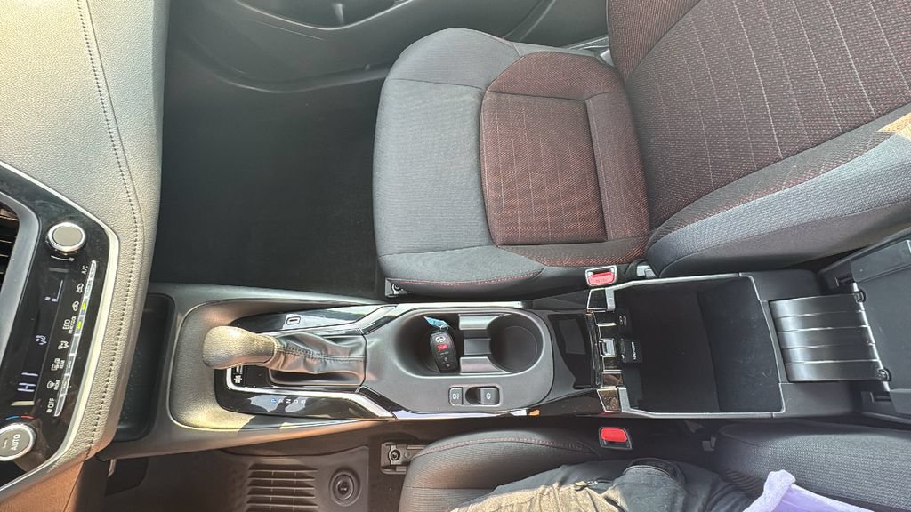 Used 2025 Toyota Corolla SE FWD image 24