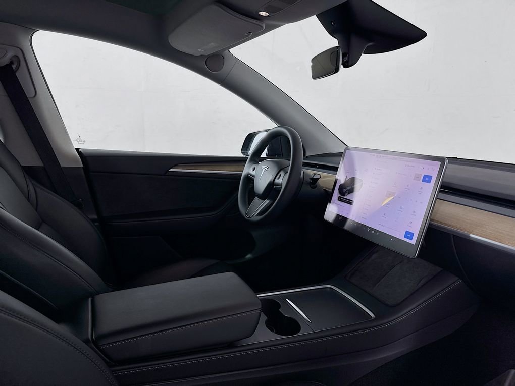 Used 2024 Tesla Model Y Long Range image 29