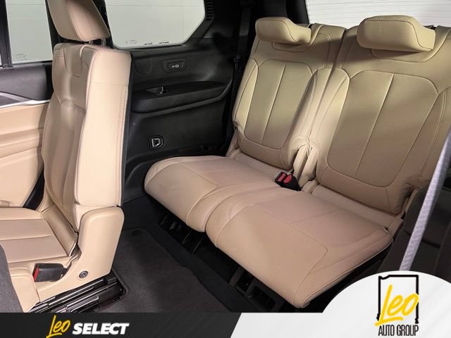 Used 2023 Jeep Grand Cherokee L Limited w/ Luxury Tech Group II AWD/4WD image 16