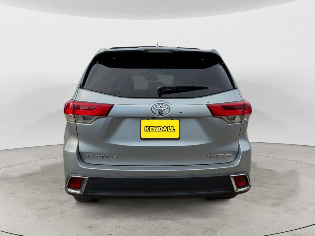 Used 2018 Toyota Highlander Limited AWD/4WD image 4