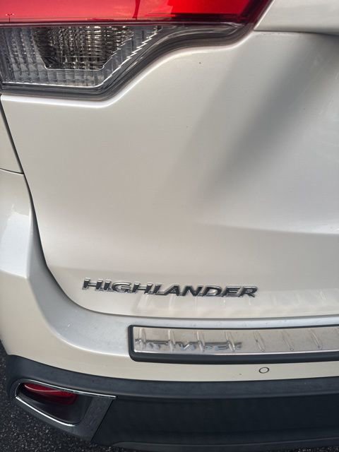 Used 2018 Toyota Highlander Limited image 15