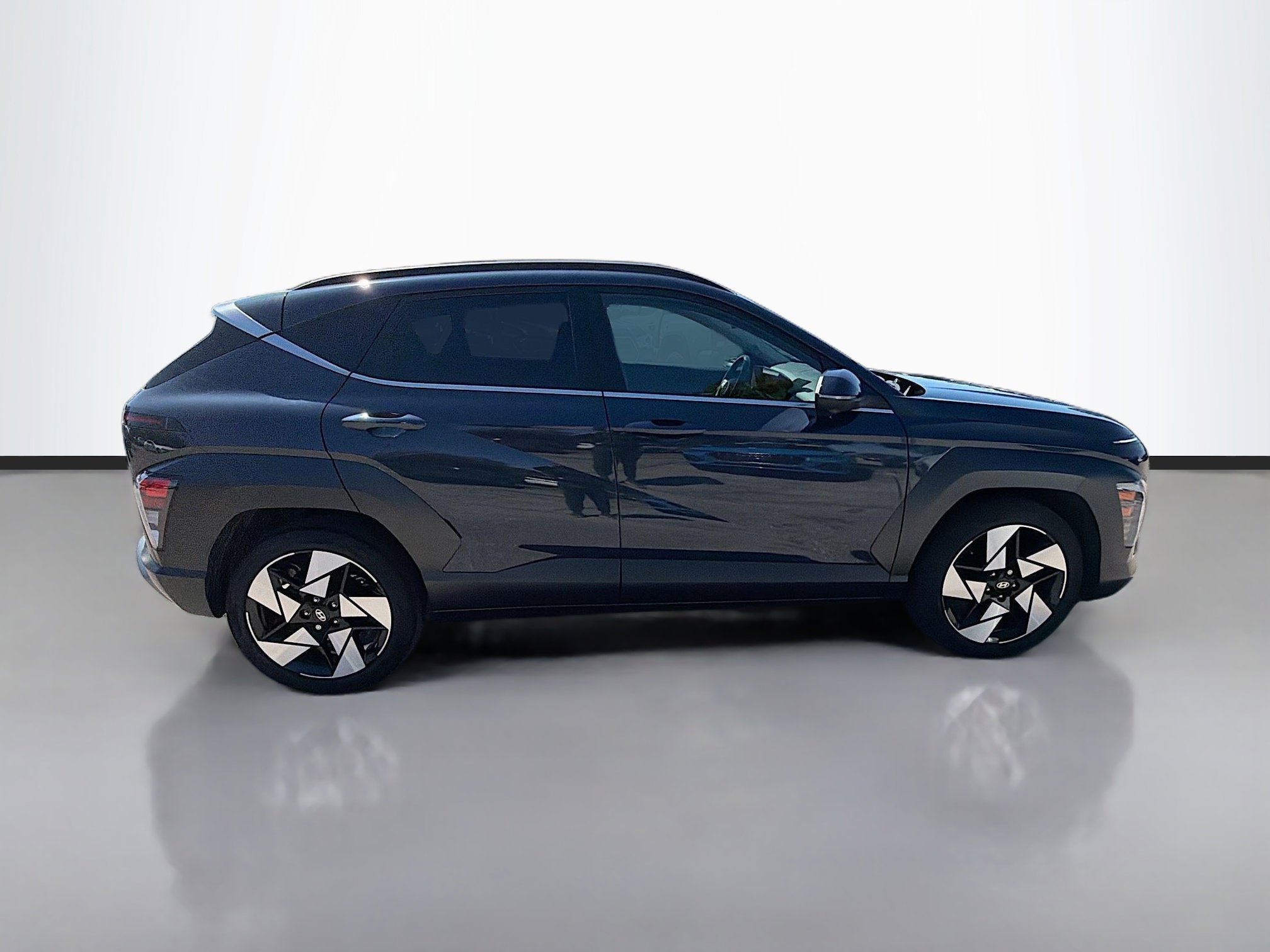 Used 2024 Hyundai Kona Limited image 2