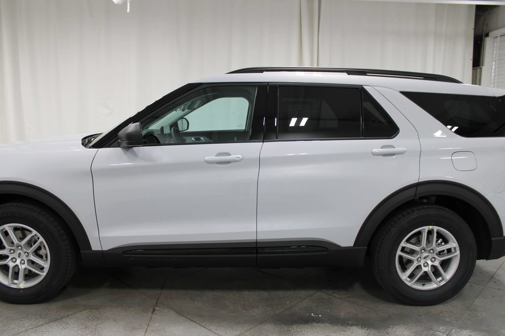 New 2026 Ford Explorer Active RWD image 5