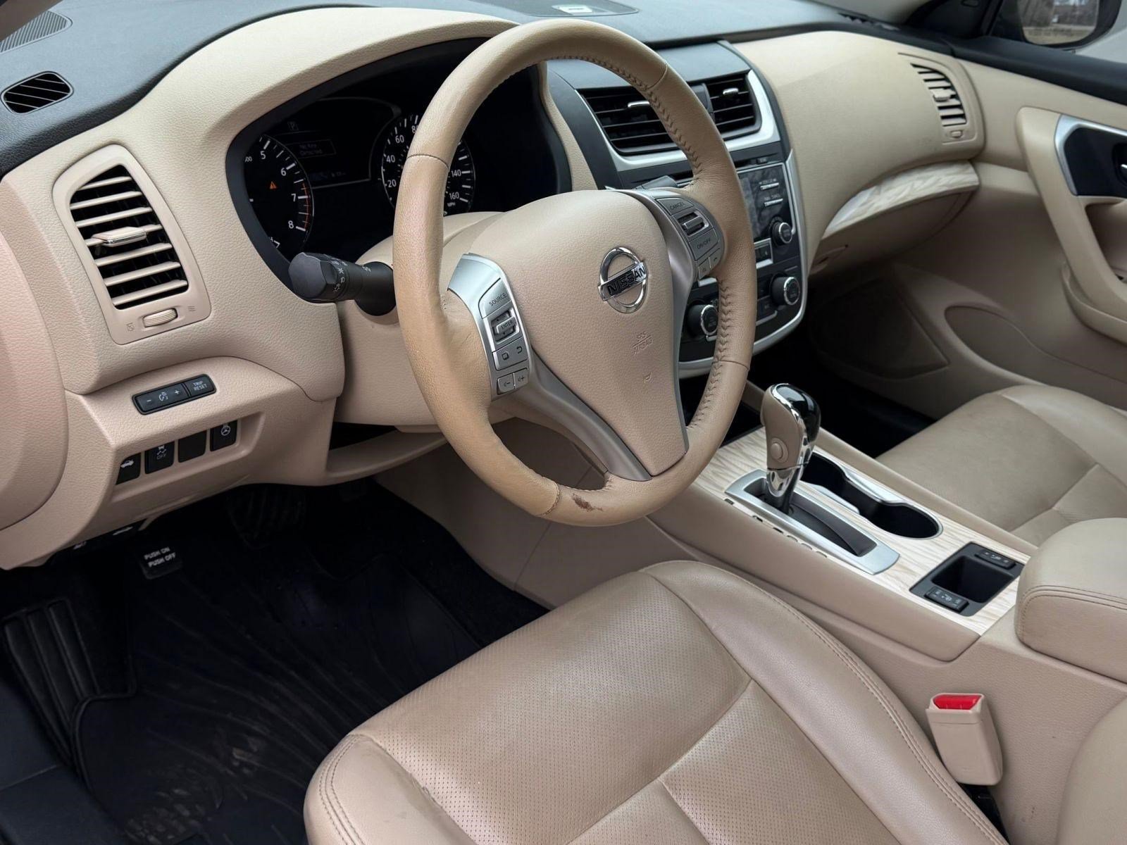 Used 2016 Nissan Altima 2.5 SL w/ Moonroof Package image 4