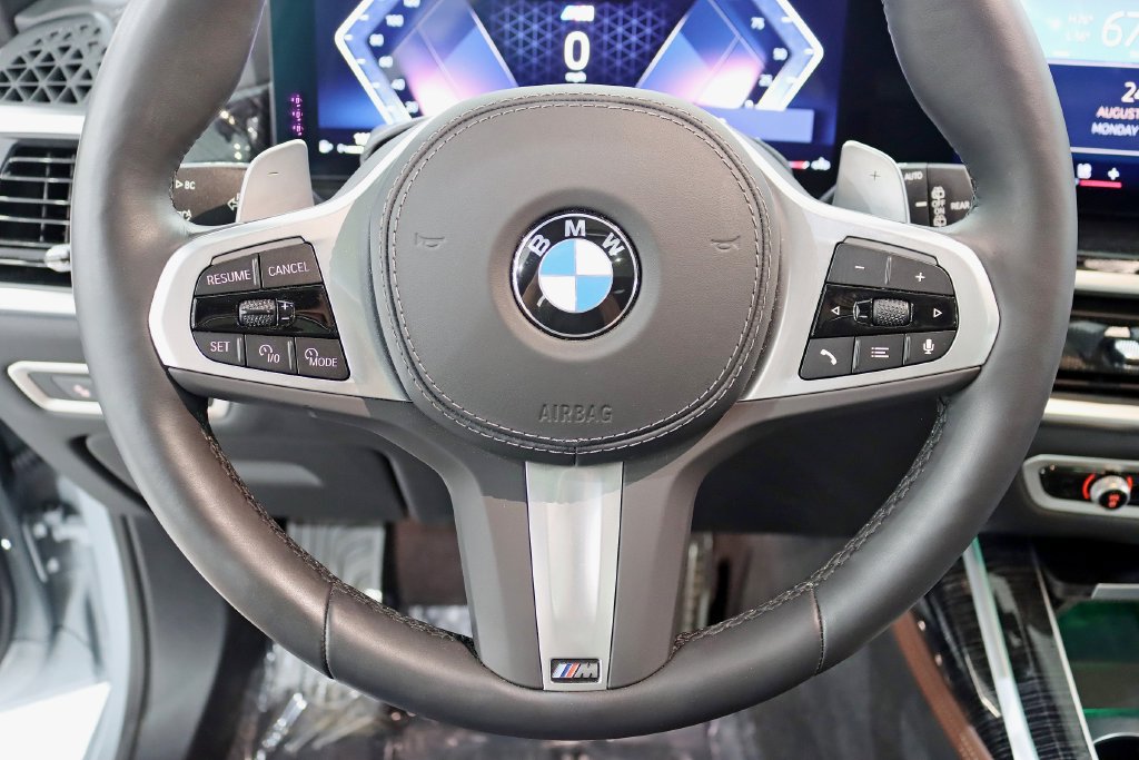 Used 2026 BMW X7 xDrive40i w/ M Sport Package AWD/4WD image 15