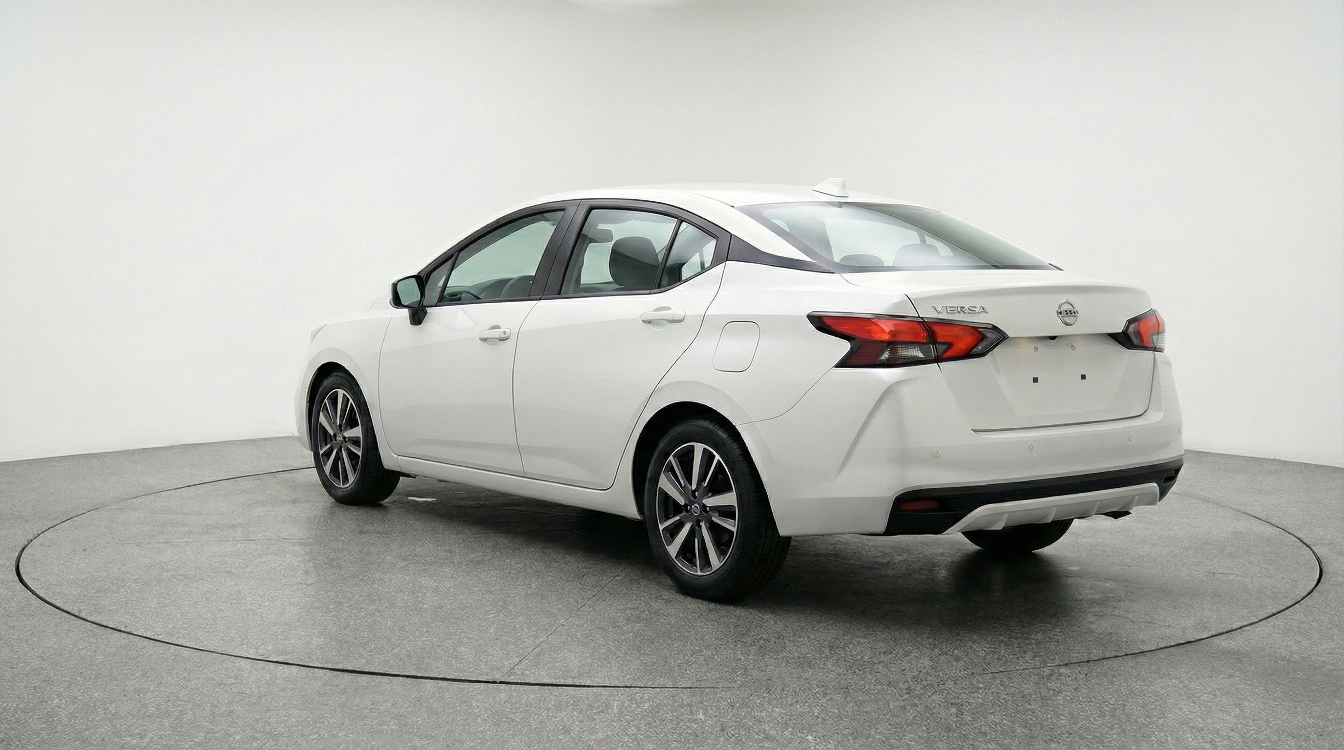 Used 2025 Nissan Versa SV image 6