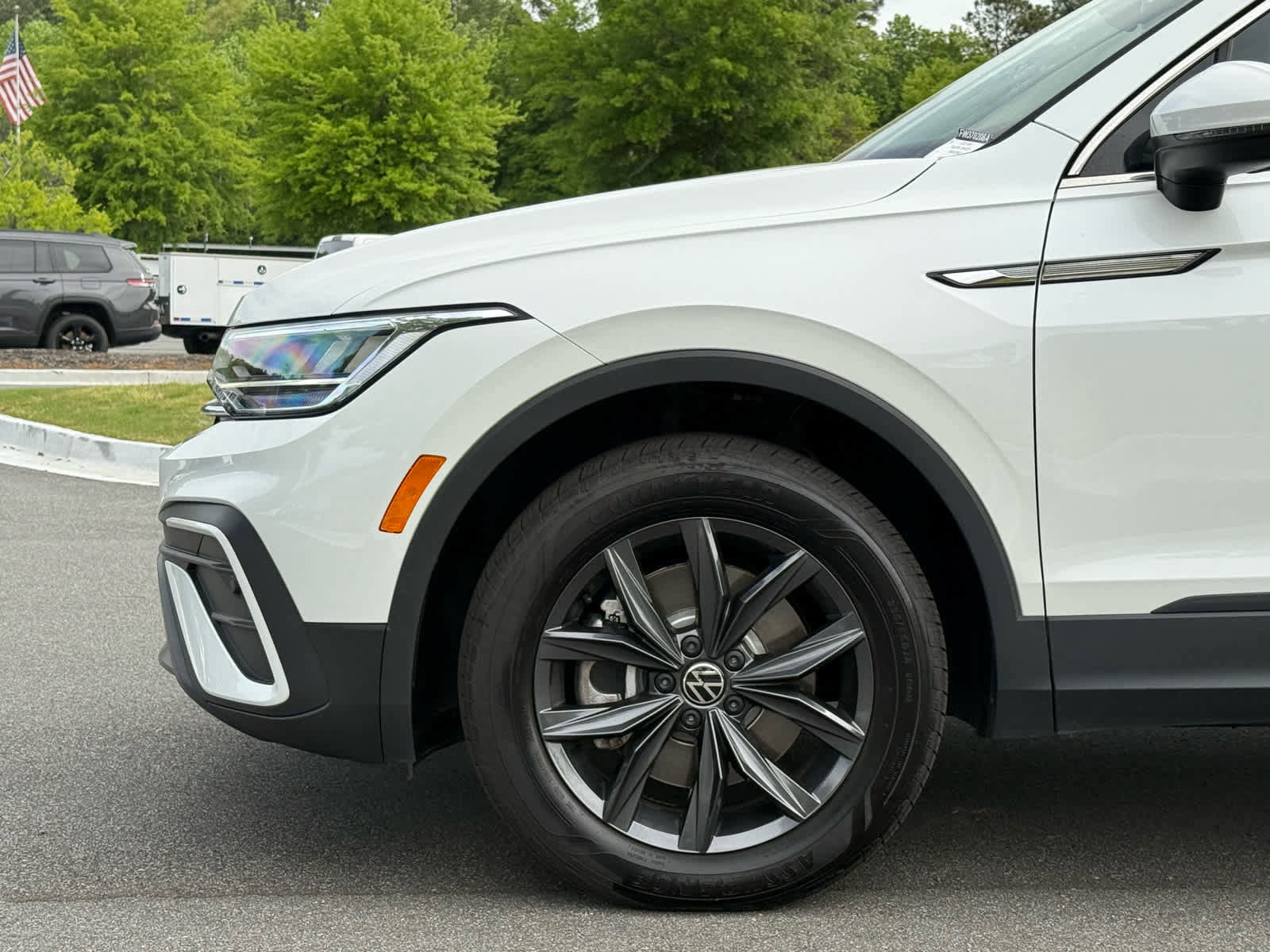 Used 2023 Volkswagen Tiguan SE image 10