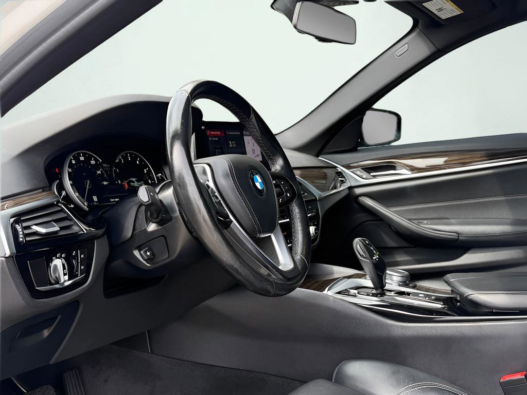 Used 2019 BMW 530i w/ Convenience Package RWD image 2