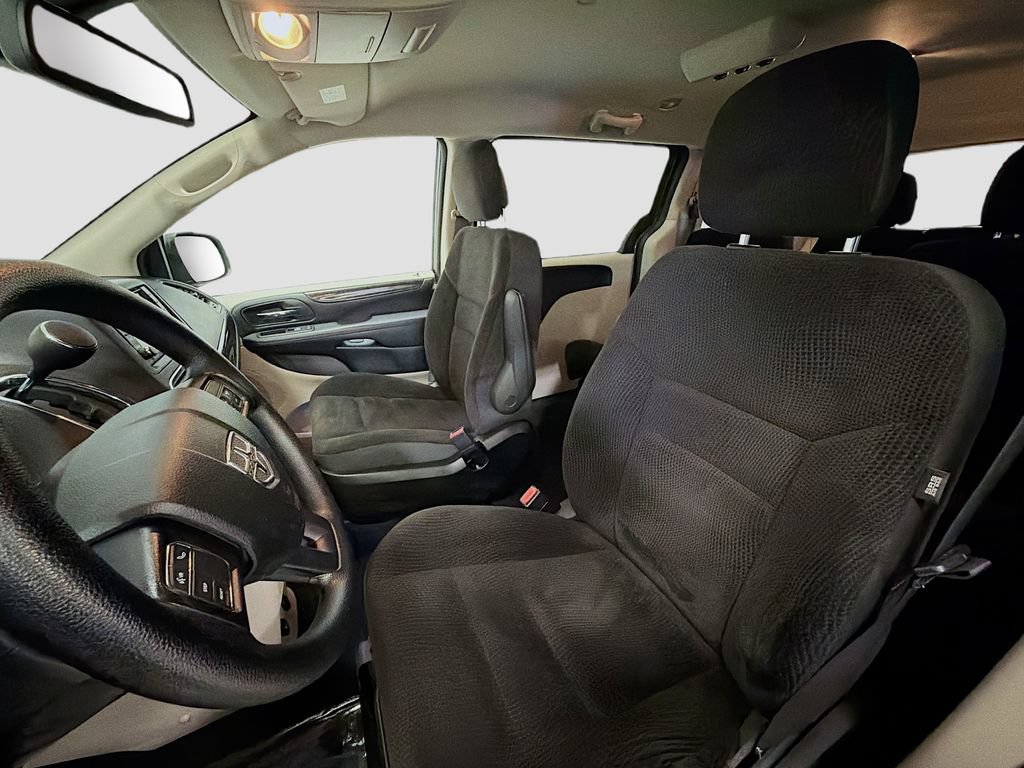 Used 2019 Dodge Grand Caravan SE w/ UConnect Hands-Free Group FWD image 17