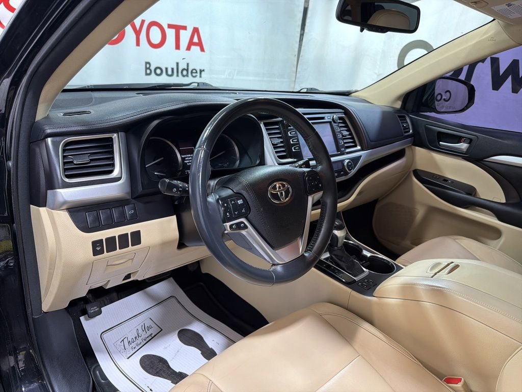 Used 2016 Toyota Highlander XLE AWD/4WD image 25