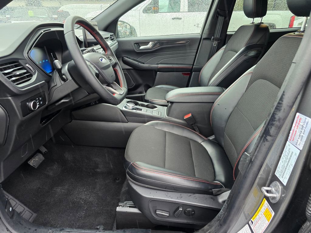 Used 2025 Ford Escape ST-Line image 18