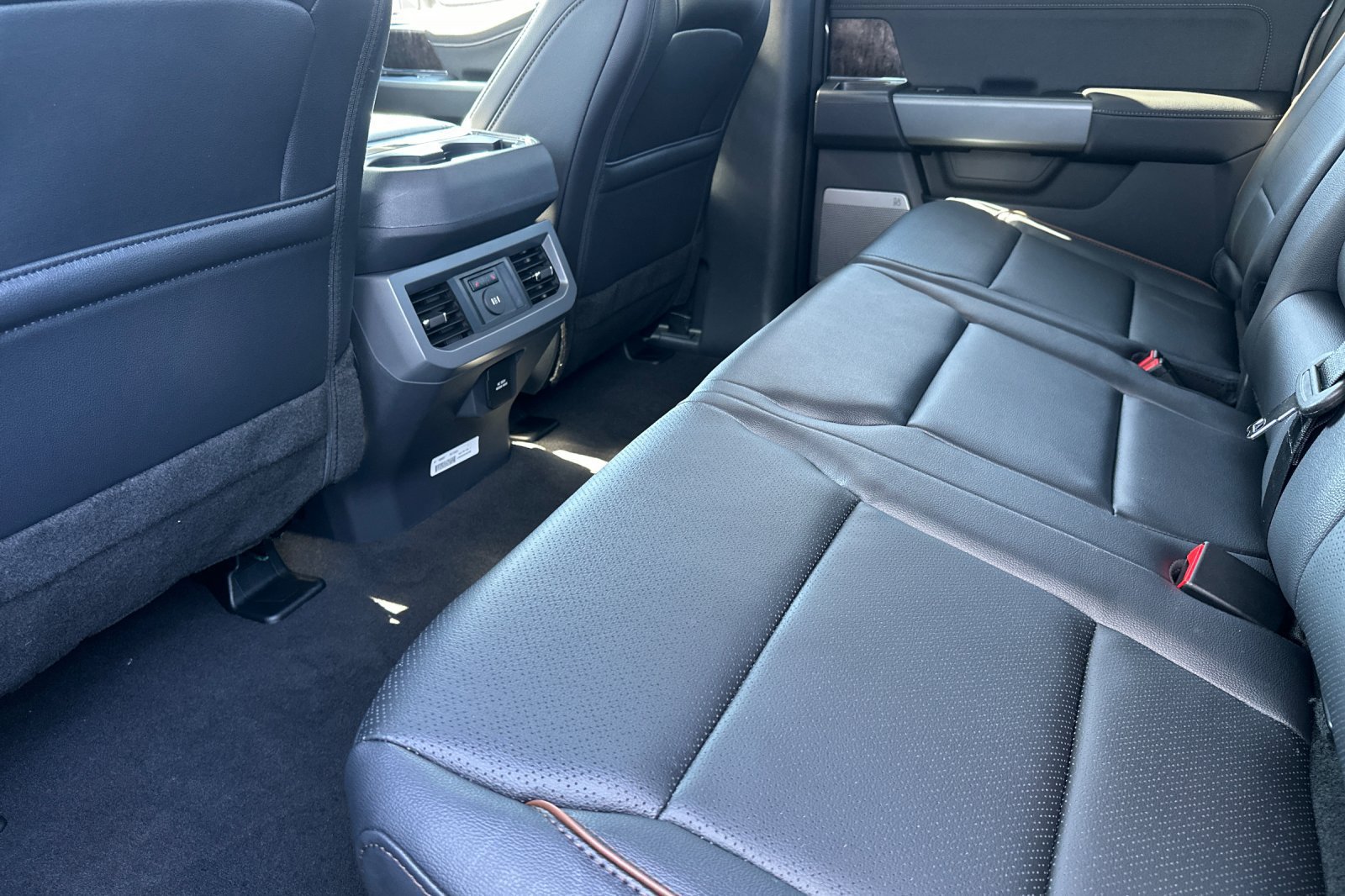 New 2026 Ford F350 Lariat w/ Black Appearance Package AWD/4WD image 13