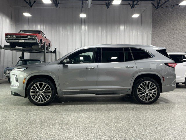 Certified 2025 Buick Enclave Avenir w/ Super Cruise Package AWD/4WD image 2