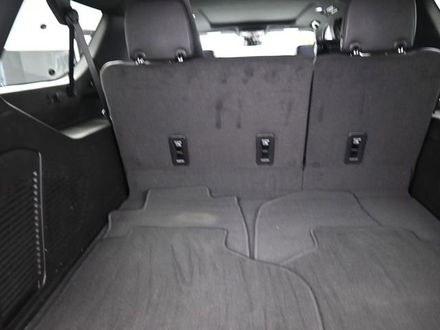 Used 2023 Chevrolet Suburban LT w/ Luxury Package image 27