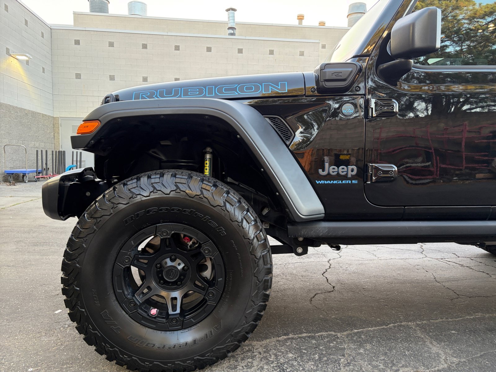 Used 2023 Jeep Wrangler Unlimited Rubicon 4xe AWD/4WD image 11