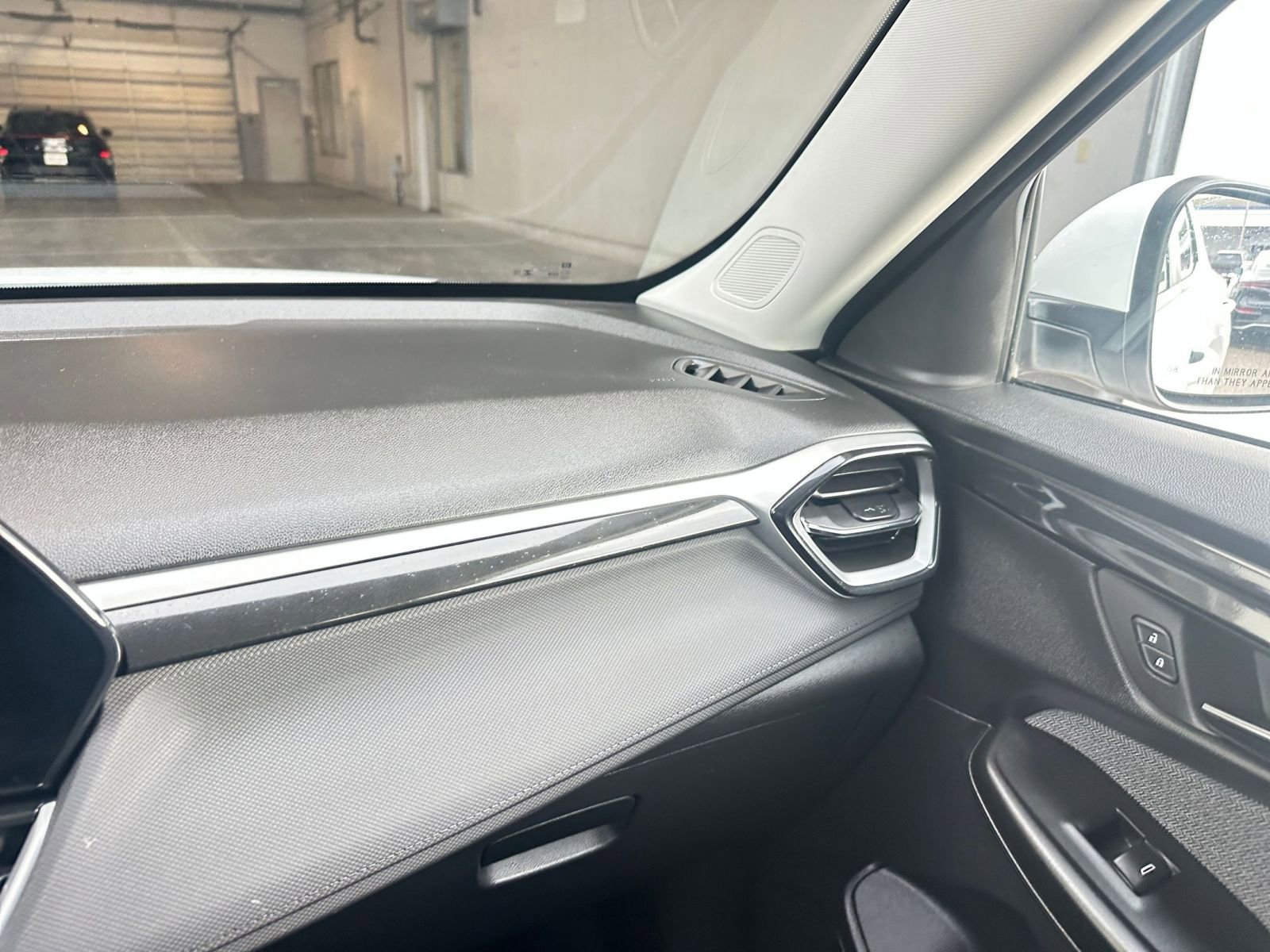 Used 2025 Chevrolet TrailBlazer LT image 35