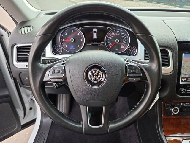 Used 2013 Volkswagen Touareg TDI image 19
