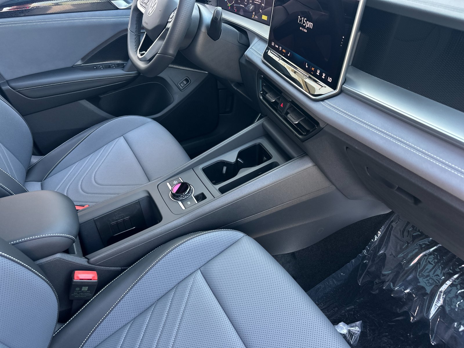 New 2026 Volkswagen Tiguan SE R-Line FWD image 16
