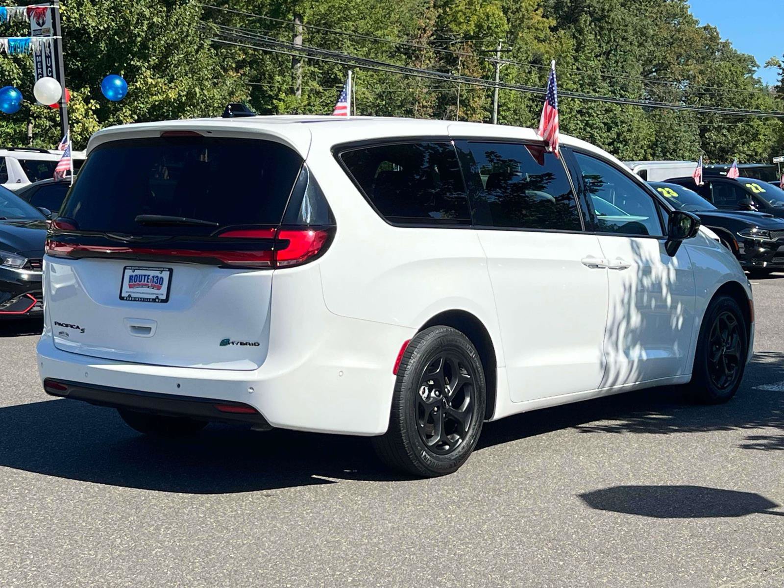 Used 2024 Chrysler Pacifica Limited FWD image 4