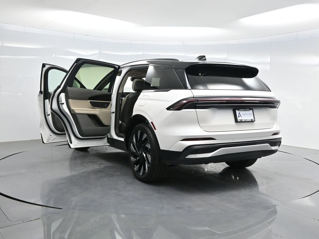 Used 2025 Lincoln Nautilus Reserve w/ Jet Appearance Package AWD/4WD image 39