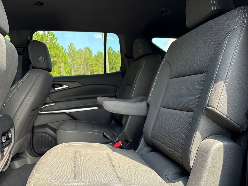 Used 2025 Chevrolet Traverse LT w/ Driver Confidence Package FWD image 25
