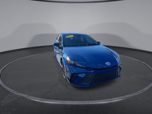 Used 2025 Toyota Camry SE image 5