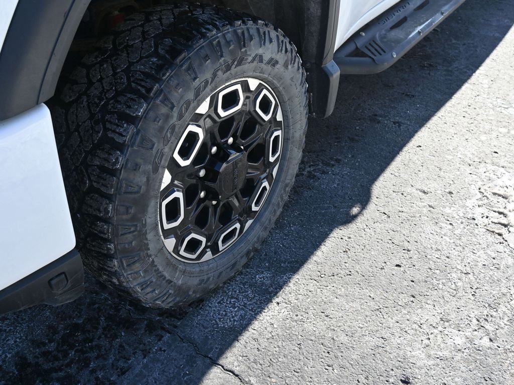 Used 2023 GMC Sierra 2500 AT4 image 14
