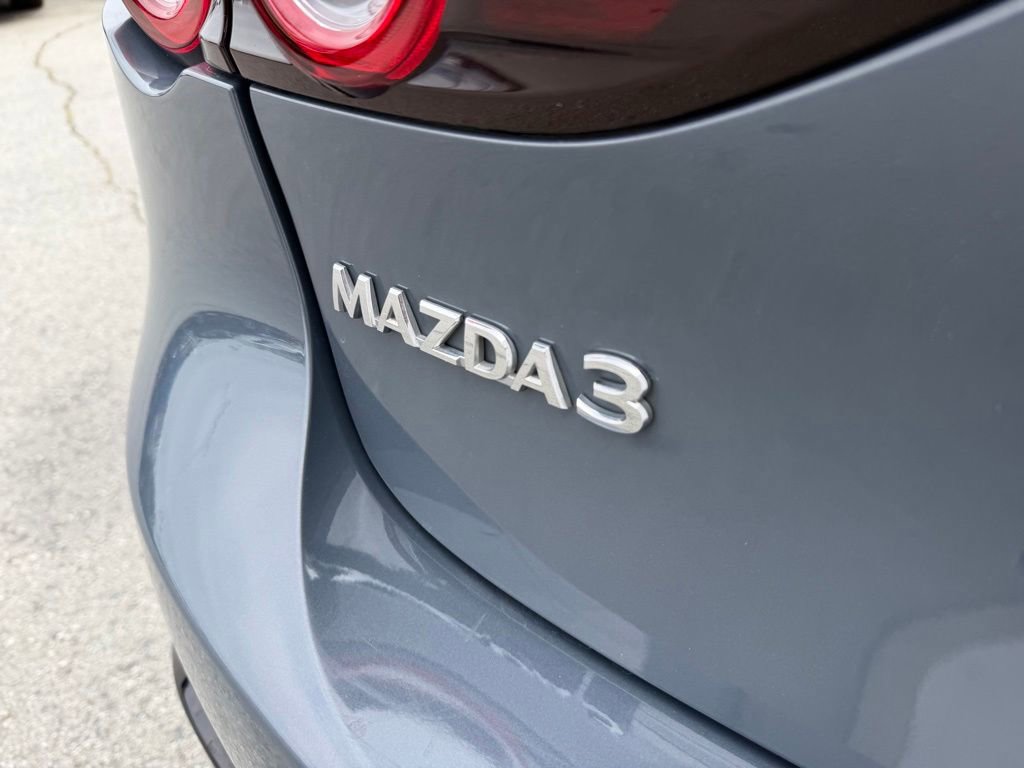 Used 2019 MAZDA MAZDA3 Hatchback w/ Premium Package FWD image 11